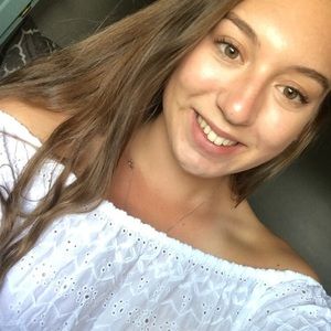 Meet your Posher, Cassandra